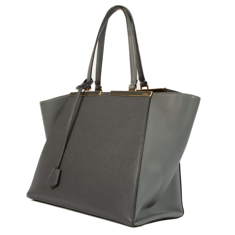 Fendi 3Jours Medium Tote Bag. Buy authentic secondhand Fendi bags at Labellov vintage webshop for the lowest price. Koop authentieke tweedehands Fendi tassen bij Labellov vintage webshop aan de laagste prijs. Veilig online shoppen.