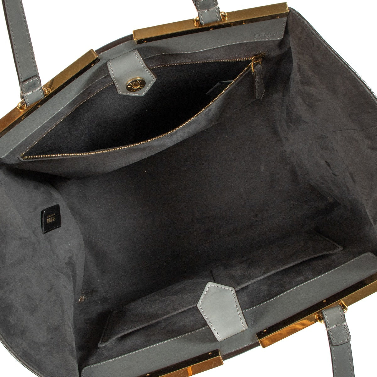 Fendi 3Jours Medium Tote Bag. Buy authentic secondhand Fendi bags at Labellov vintage webshop for the lowest price. Koop authentieke tweedehands Fendi tassen bij Labellov vintage webshop aan de laagste prijs. Veilig online shoppen.