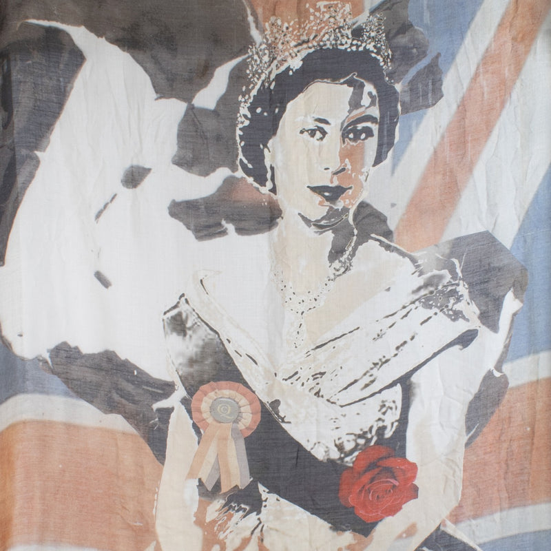 Shop safe online at Labellov in Antwerp, Brussels and Knokke this 100% authentic second hand Alexander McQueen Queen Elizabeth Portrait Scarf