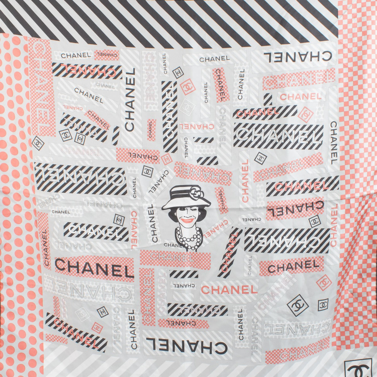 Shop safe online at Labellov in Antwerp, Brussels and Knokke this 100% authentic second hand Chanel Multicolor Silk Logo Scarf