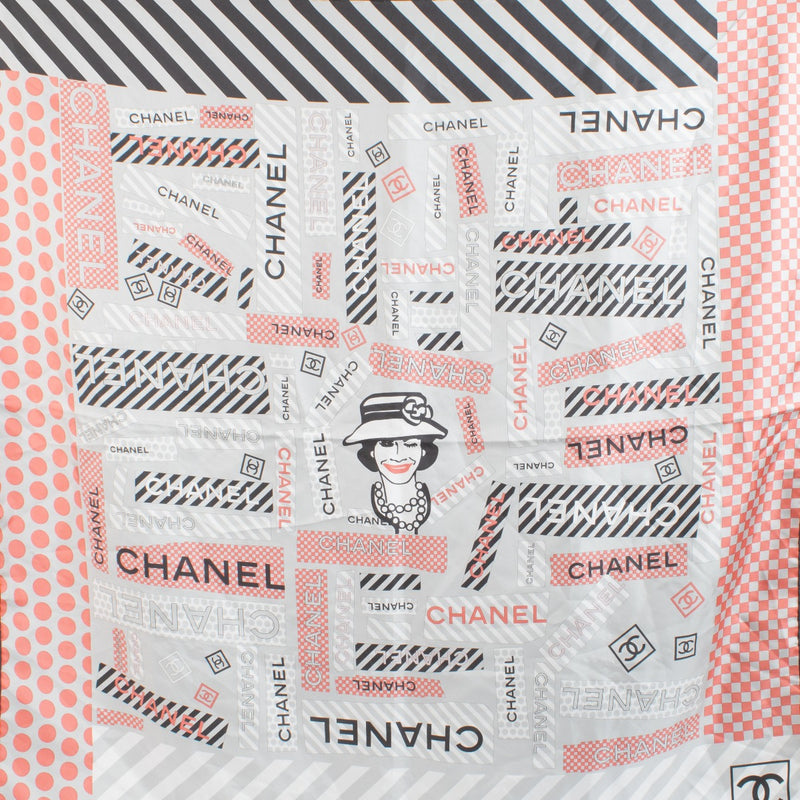 Shop safe online at Labellov in Antwerp, Brussels and Knokke this 100% authentic second hand Chanel Multicolor Silk Logo Scarf