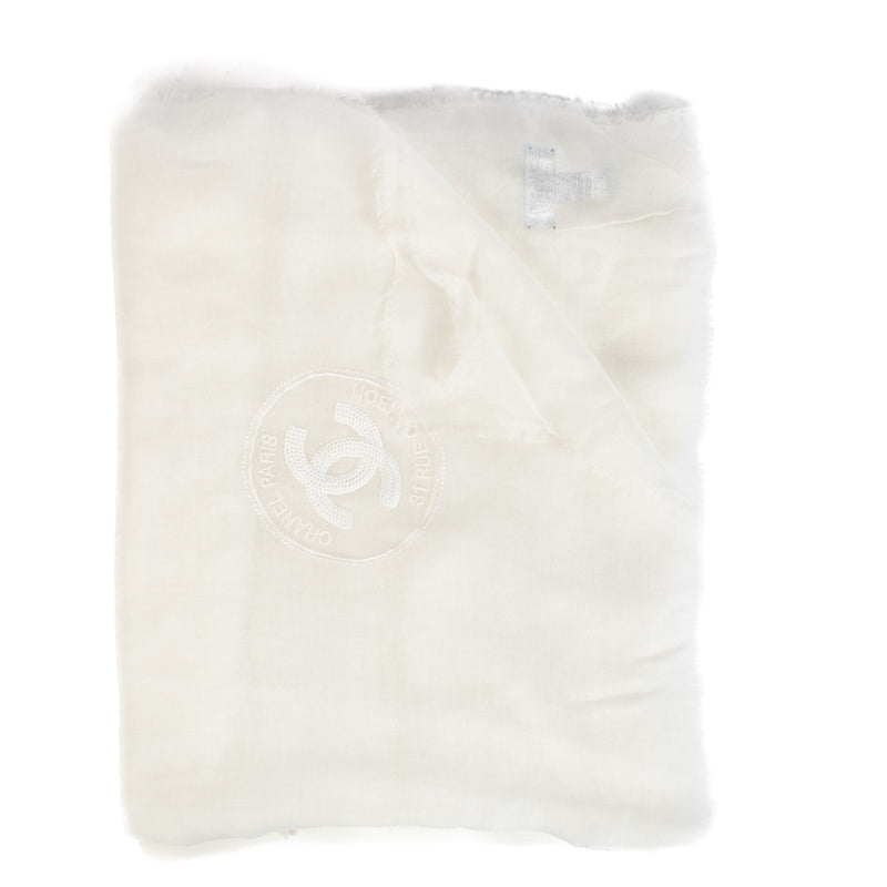 Shop safe online at Labellov in Antwerp, Brussels and Knokke this 100% authentic second hand Chanel White Sheer Modal / Cashmere Blend CC Shawl