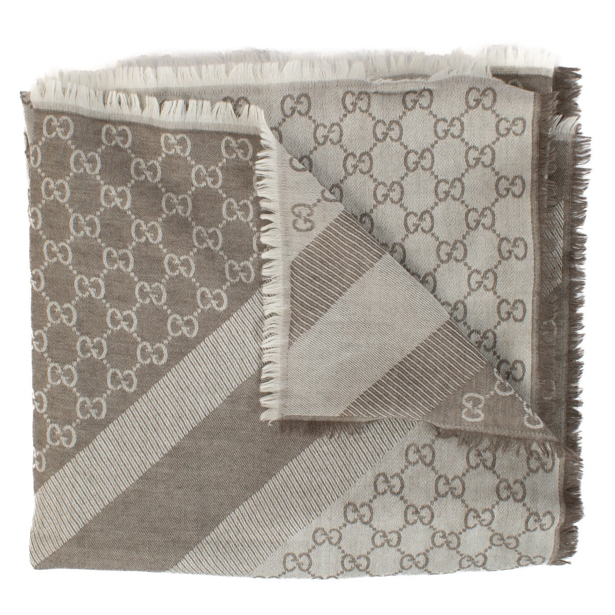 Shop safe online at Labellov in Antwerp, Brussels and Knokke this 100% authentic second hand Gucci Grey GG Wool Blend Scarf