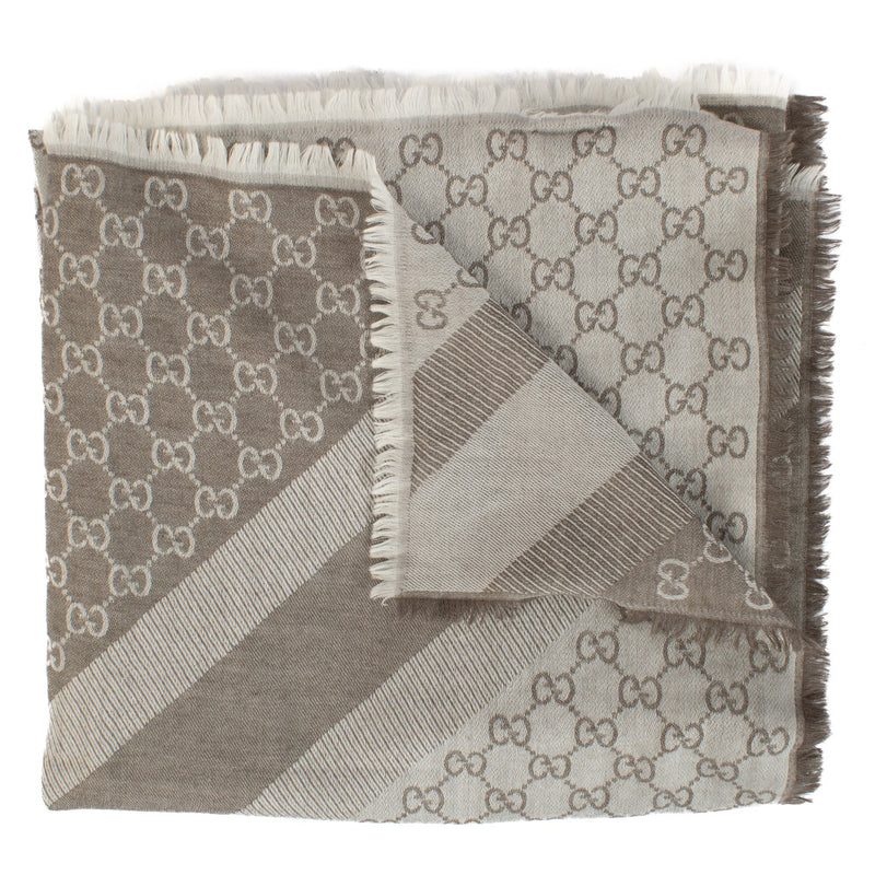Shop safe online at Labellov in Antwerp, Brussels and Knokke this 100% authentic second hand Gucci Grey GG Wool Blend Scarf