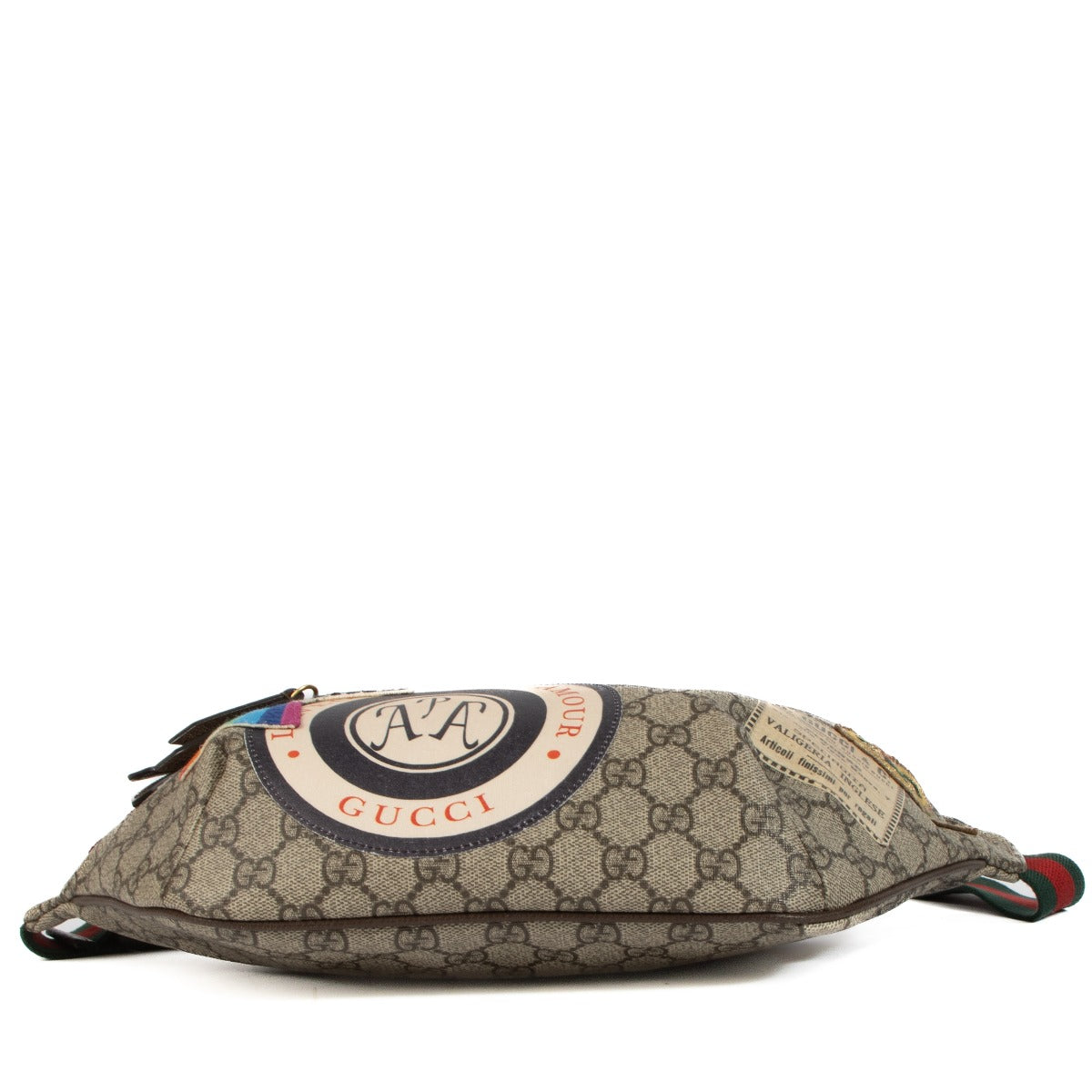 Shop safe online at Labellov in Antwerp, Brussels and Knokke this 100% authentic second hand Gucci Monogram GG Canvas Supreme Courrier Belt Bag
