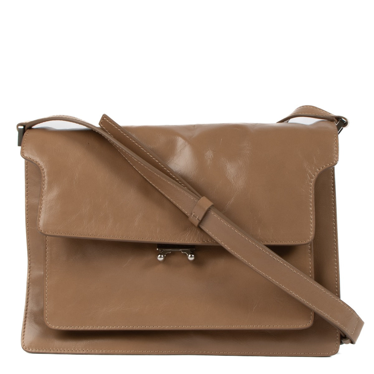 Shop safe online at Labellov in Antwerp, Brussels and Knokke this 100% authentic second hand Marni Camel Soft Leather Medium Trunk Bag