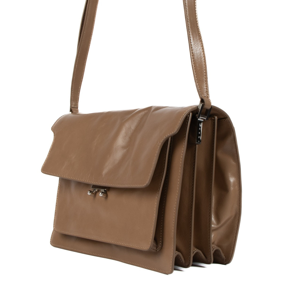 Shop safe online at Labellov in Antwerp, Brussels and Knokke this 100% authentic second hand Marni Camel Soft Leather Medium Trunk Bag