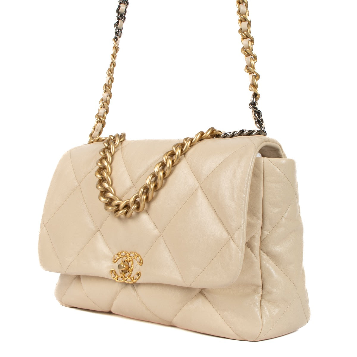Shop safe online at Labellov In Antwerp, Brussels and Knokke this 100% authentic second hand Chanel Beige Lambskin Leather Maxi 19 Bag