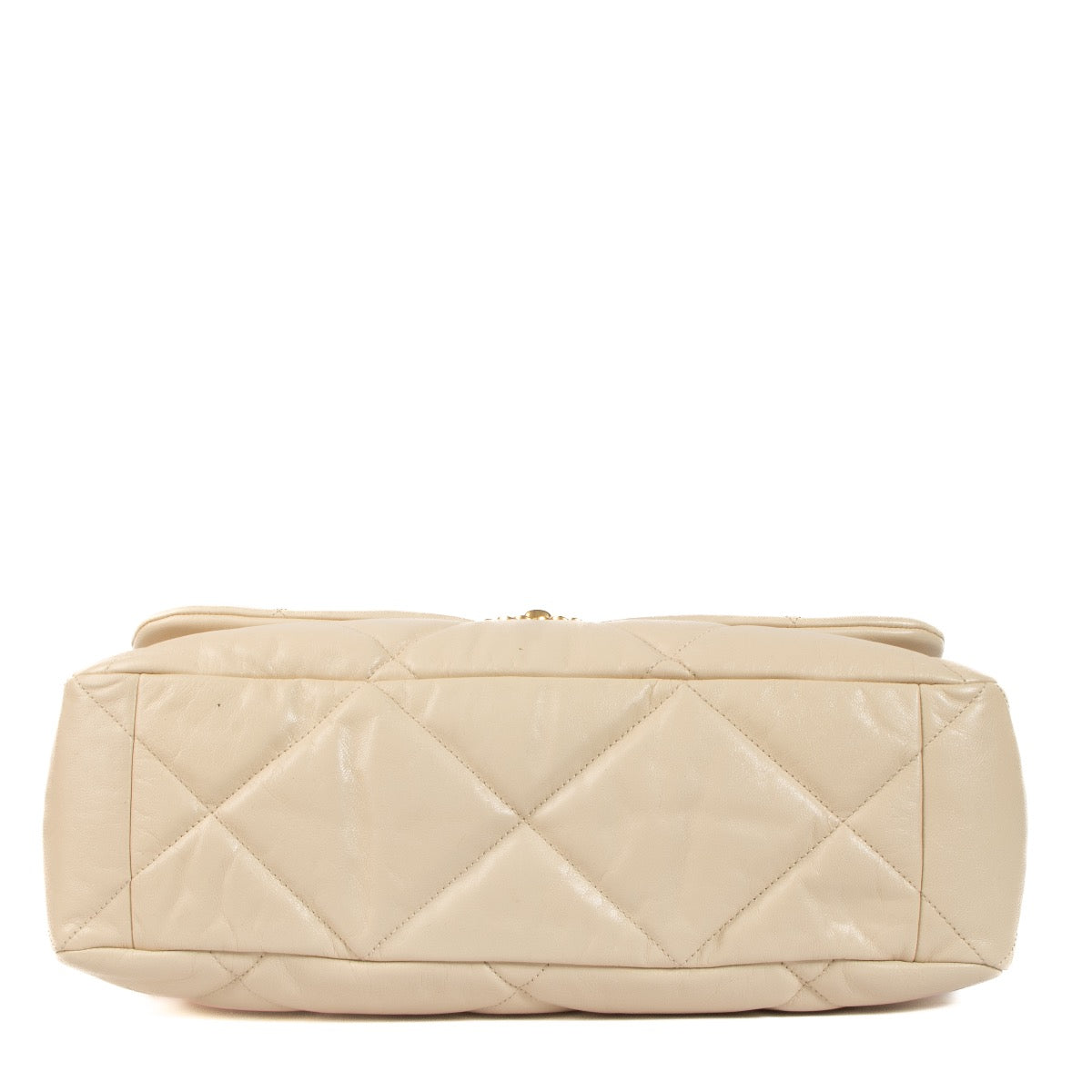 Shop safe online at Labellov In Antwerp, Brussels and Knokke this 100% authentic second hand Chanel Beige Lambskin Leather Maxi 19 Bag