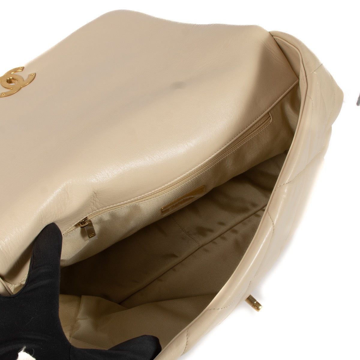 Shop safe online at Labellov In Antwerp, Brussels and Knokke this 100% authentic second hand Chanel Beige Lambskin Leather Maxi 19 Bag