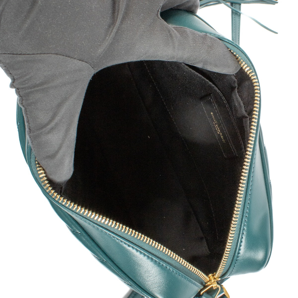 Shop safe online at Labellov in Antwerp, Brussels and Knokke this 100% authentic second hand Saint Laurent Green Matelassé Lou Camera Bag