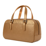 Shop safe online at Labellov in Antwerp, Brussels and Knokke this 100% authentic second hand Louis Vuitton Gold Vernis Mat Shelton Top Handle Bag