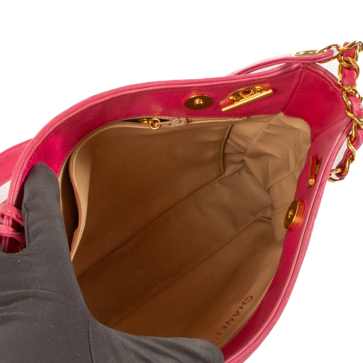 Shop safe online at Labellov in Antwerp, Brussels and Knokke this 100% authentic second hand Chanel Vintage Pink Fabric Quilted Small Tote Bag