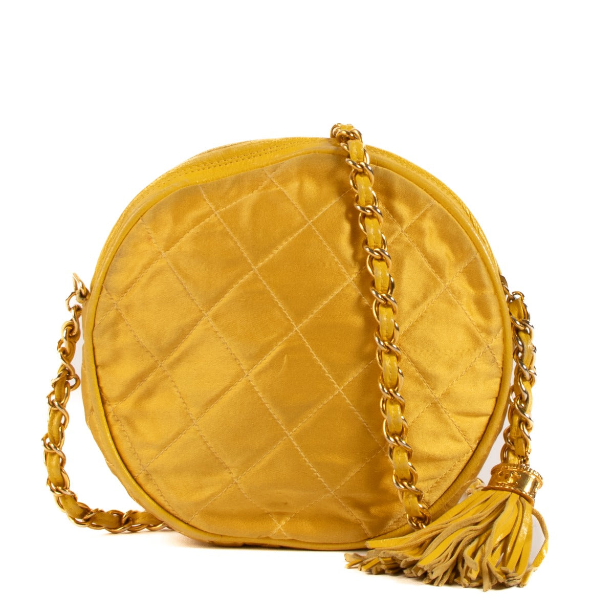 Shop safe online at Labellov in Antwerp, Brussels and Knokke this 100% authentic second hand Chanel Vintage Yellow Quilted Round Crossbody Bag