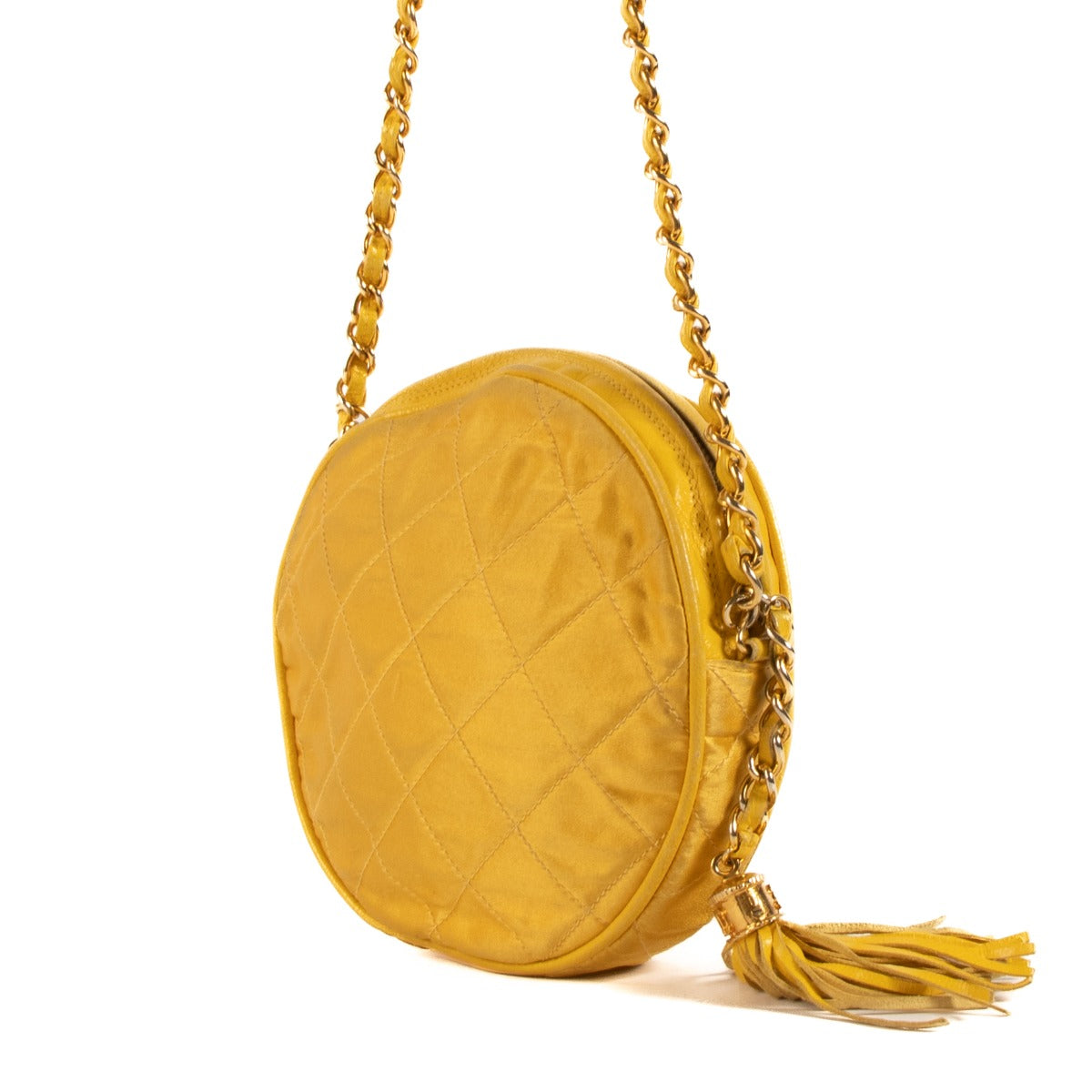 Shop safe online at Labellov in Antwerp, Brussels and Knokke this 100% authentic second hand Chanel Vintage Yellow Quilted Round Crossbody Bag