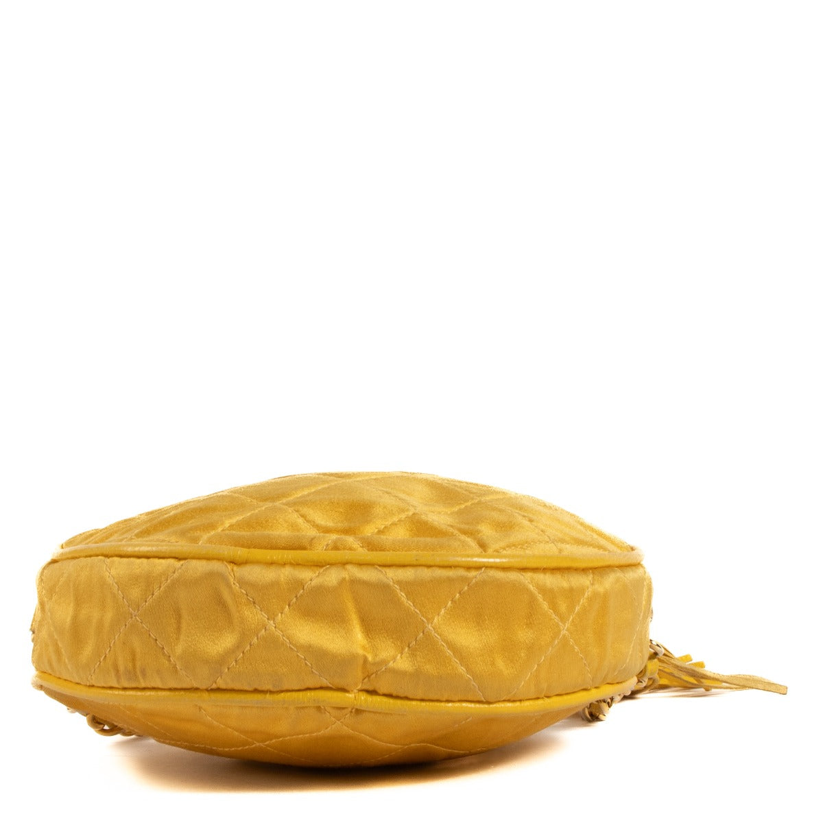 Shop safe online at Labellov in Antwerp, Brussels and Knokke this 100% authentic second hand Chanel Vintage Yellow Quilted Round Crossbody Bag