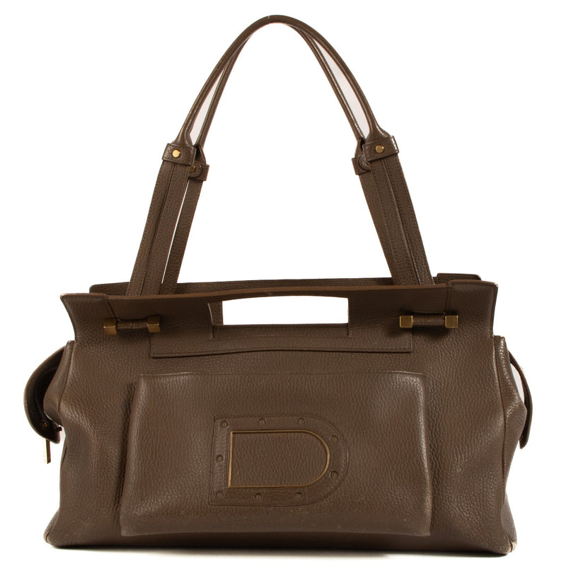 Shop safe online at Labellov in Antwerp, Brussels and Knokke this 100% authentic second hand Delvaux Brown Leather Le Benjamin Bag