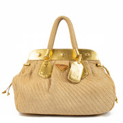 Prada Gold Leather Juta Laminata Handbag aan de beste prijs bij Labellov tweedehands luxe in Antwerpen en Knokke. Wij kopen en verkopen steeds aan de beste prijs bij Labellov tweedehands luxe in Antwerpen.
