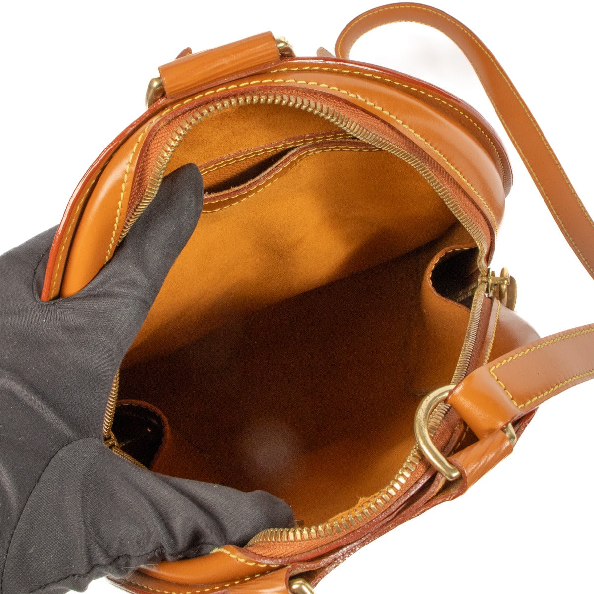 Shop safe online at Labellov in Antwerp, Brussels and Knokke this 100% authentic second hand Louis Vuitton Cannelle Epi Leather Mabillon Backpack