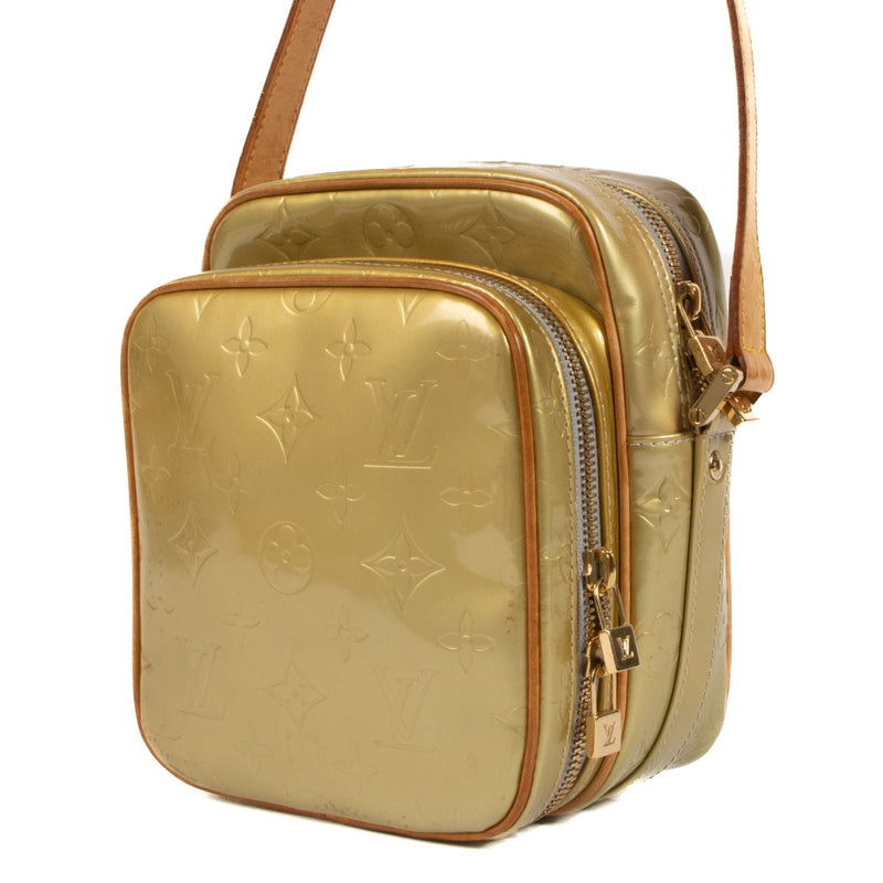 Shop safe online at Labellov in Antwerp, Brussels and Knokke this 100% authentic second hand Louis Vuitton Monogram Vernis Wooster Bag