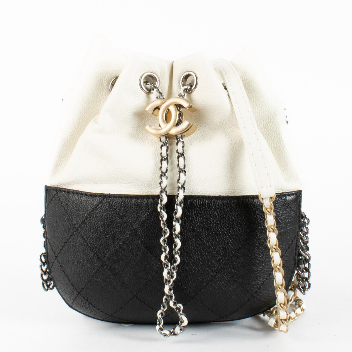 Sac seau Gabrielle petit modèle Chanel 18B blanc