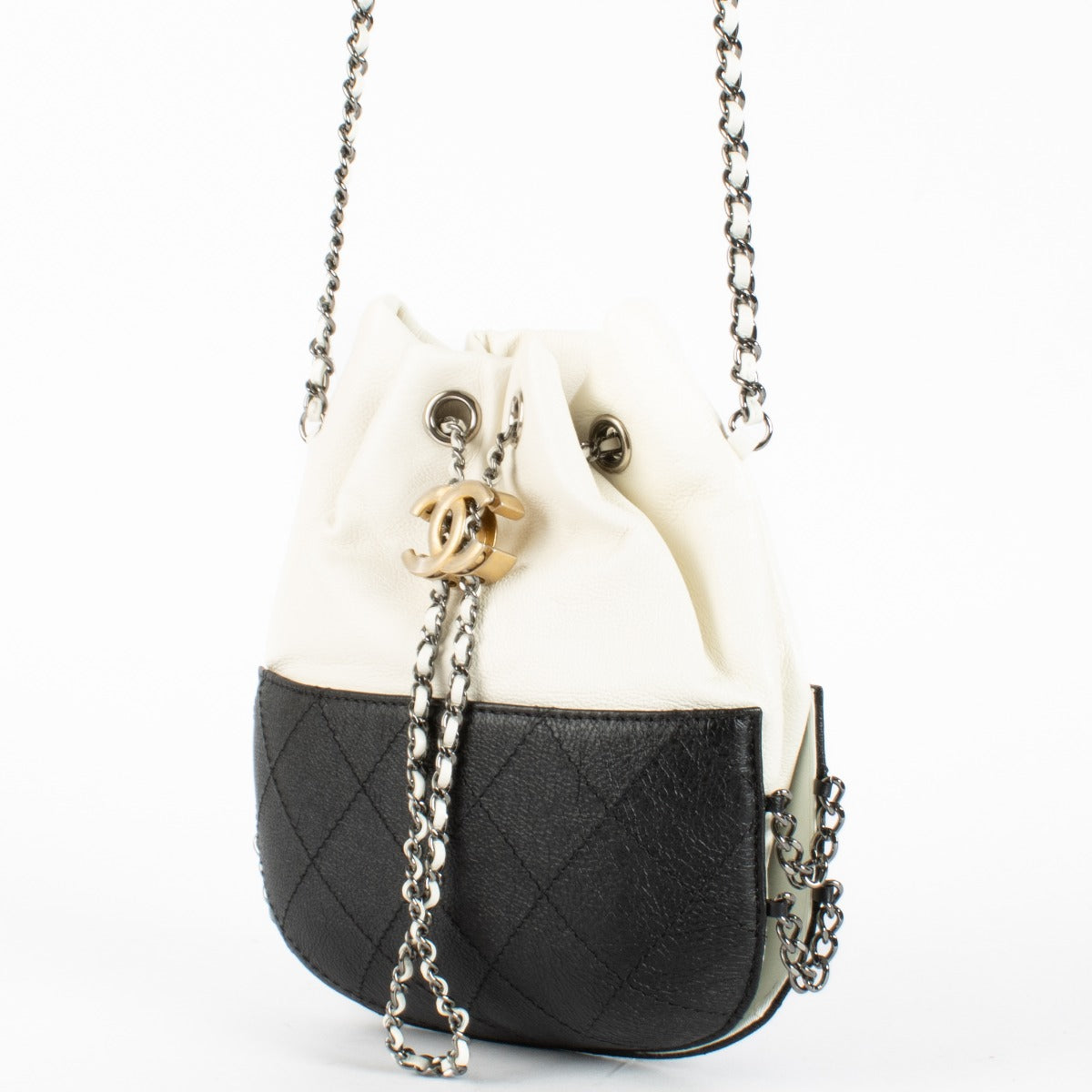 Sac seau Gabrielle petit modèle Chanel 18B blanc