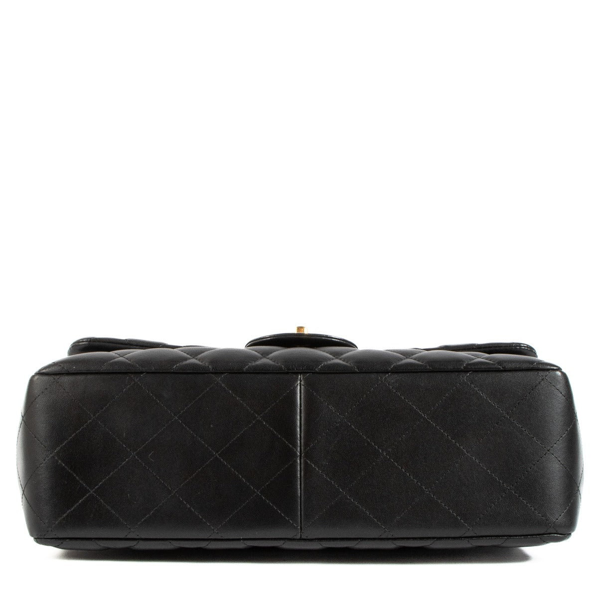Shop safe online at Labellov in Antwerp, Brussels and Knokke this 100% authentic second hand Chanel Black Lambskin GHW Large Classic Double Flap Bag