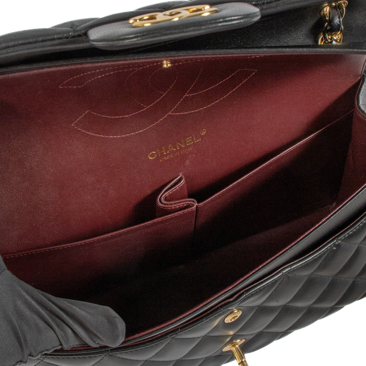 Shop safe online at Labellov in Antwerp, Brussels and Knokke this 100% authentic second hand Chanel Black Lambskin GHW Large Classic Double Flap Bag