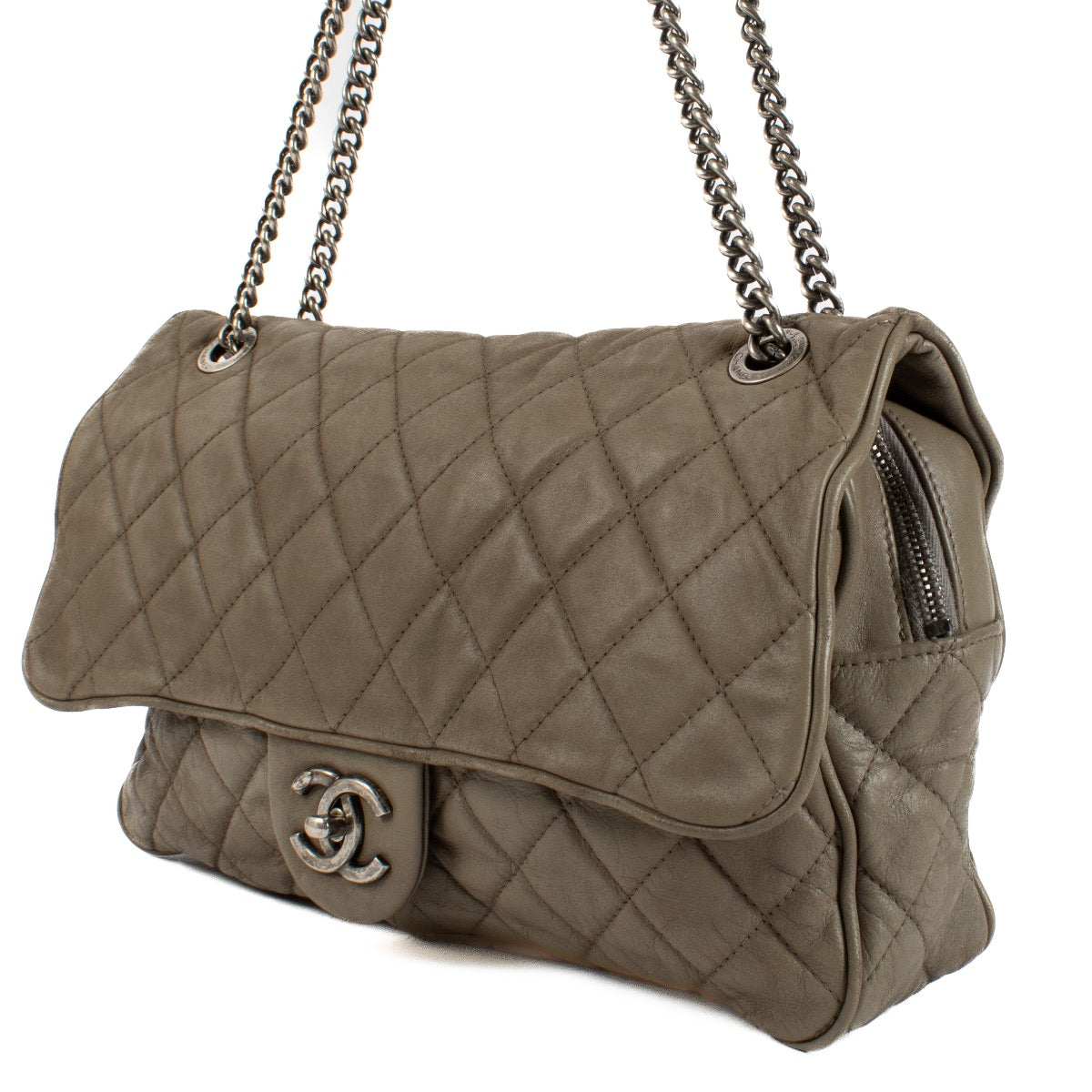 Shop safe online at Labellov in Antwerp, Brussels and Knokke this 100% authentic second hand Chanel Khaki Quilted Iridescent Calfskin Large Shiva Flap Bag