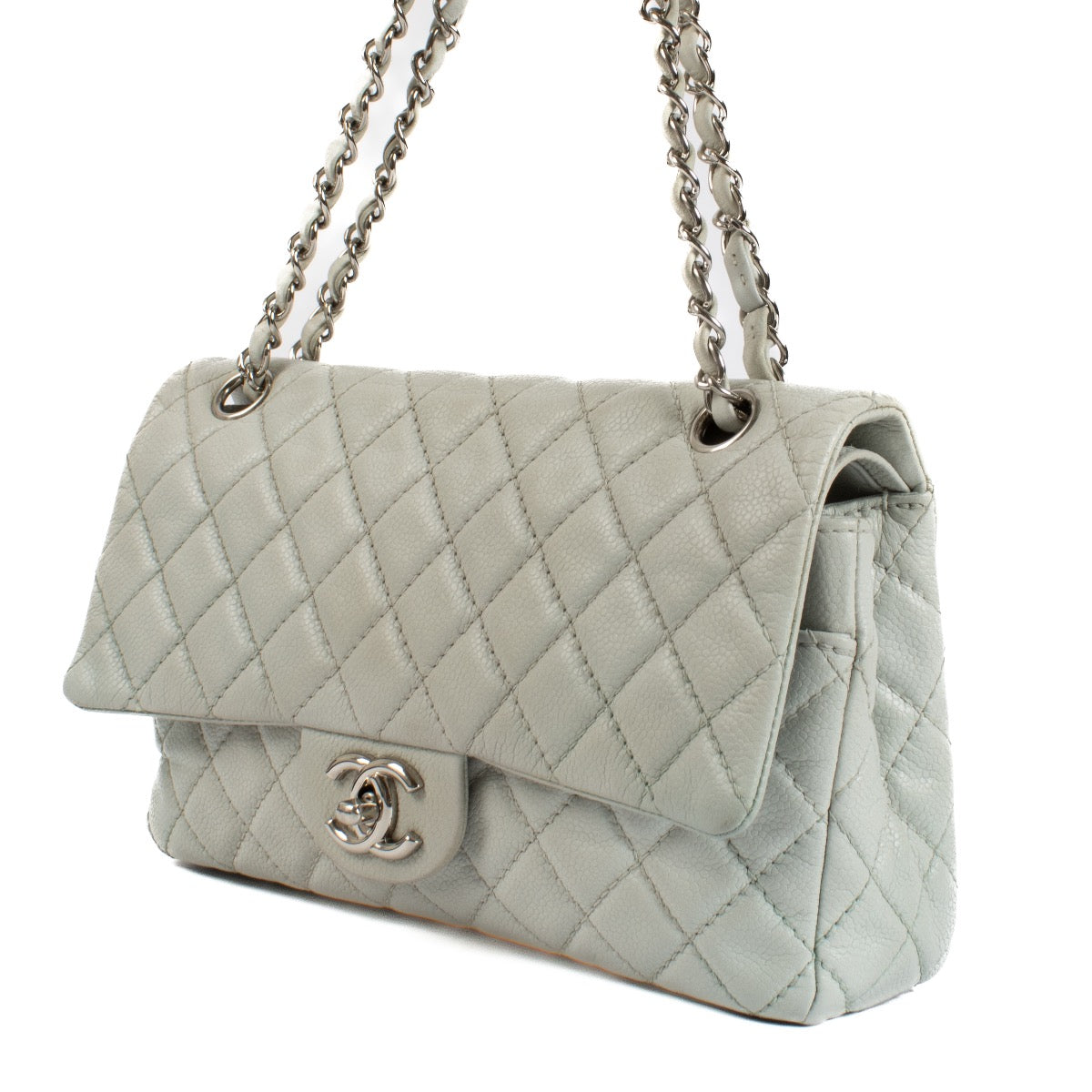 Shop safe online at Labellov in Antwerp, Brussels and Knokke this 100% authentic second hand Chanel Baby Blue Caviar Leather Medium Classic Flap Bag