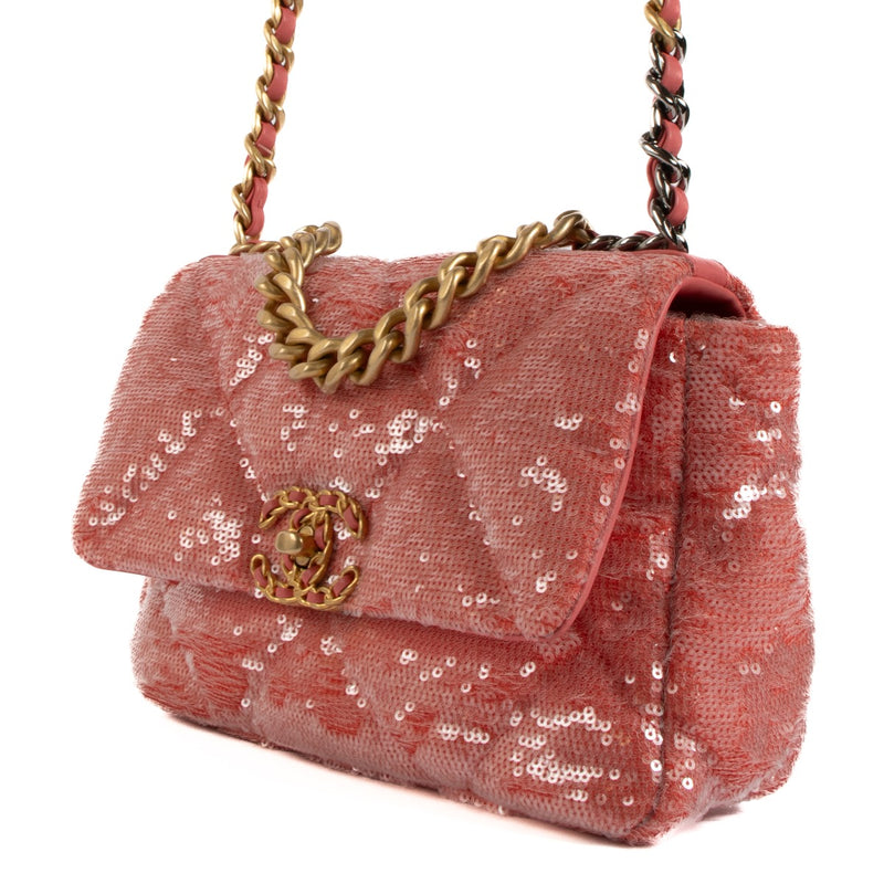 Shop safe online at Labellov in Antwerp, Brussels and Knokke this 100% authentic second hand Chanel Pink Sequin Small 19 Classic Flap Bag