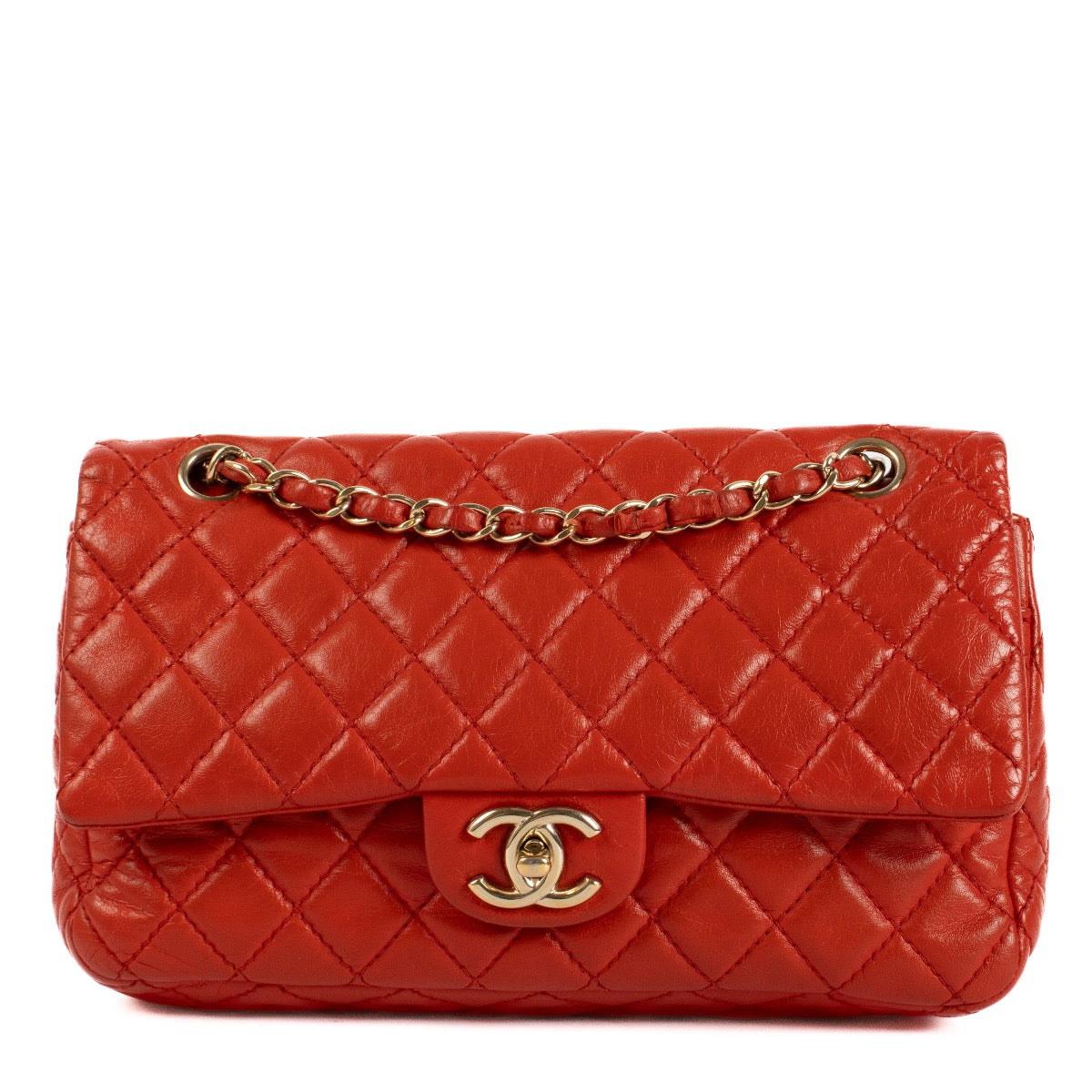 Shop safe online at Labellov in Antwerp, Brussels and Knokke this 100% authentic second hand Chanel Red Lambskin Medium Classic Flap Bag