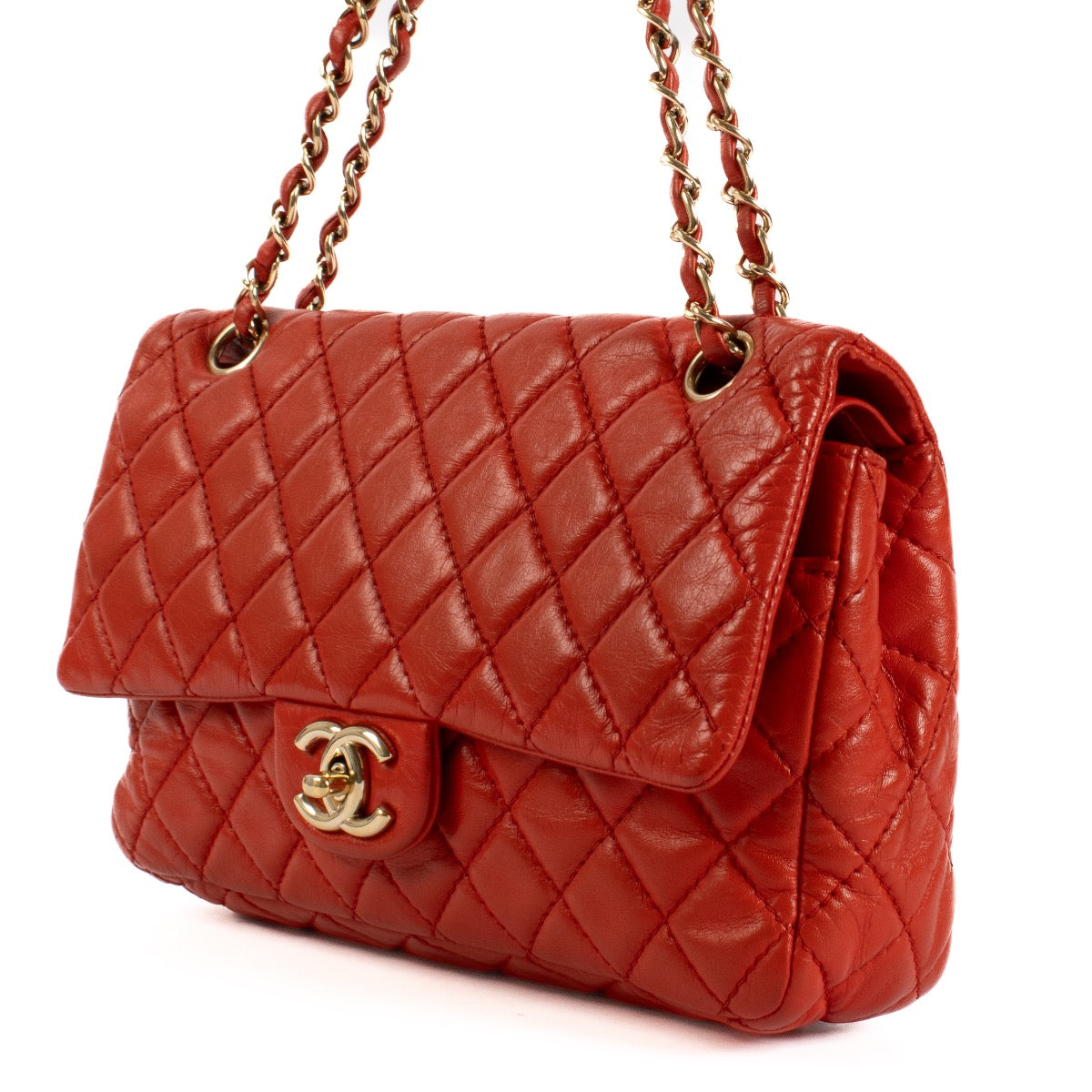 Shop safe online at Labellov in Antwerp, Brussels and Knokke this 100% authentic second hand Chanel Red Lambskin Medium Classic Flap Bag