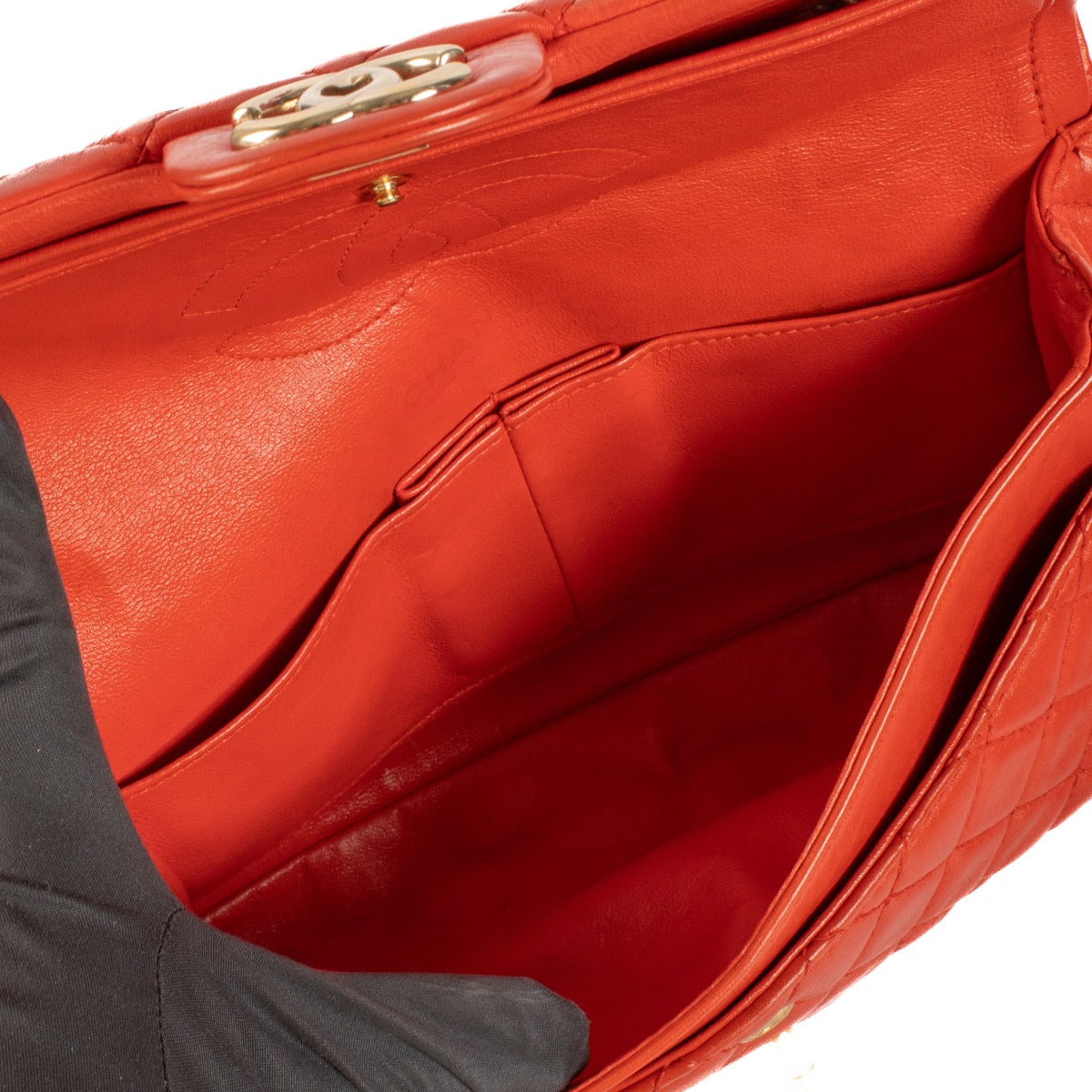 Shop safe online at Labellov in Antwerp, Brussels and Knokke this 100% authentic second hand Chanel Red Lambskin Medium Classic Flap Bag