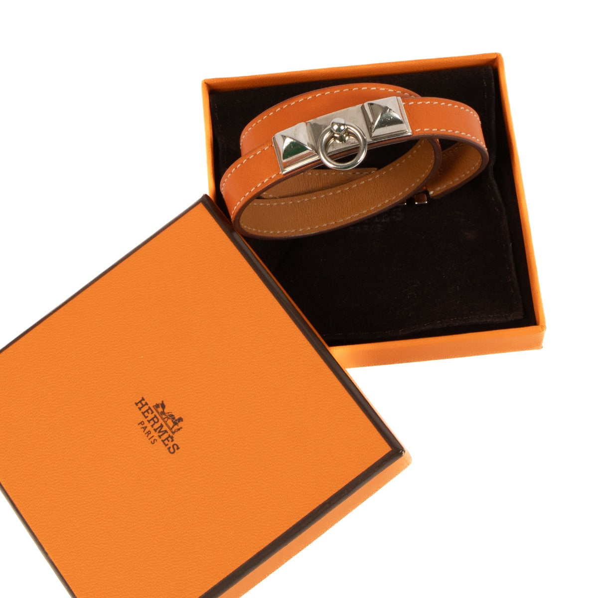 Shop safe online at Labellov in Antwerp, Brussels and Knokke this 100% authentic second hand Hermès Orange Rivale Double Tour Bracelet - size S
