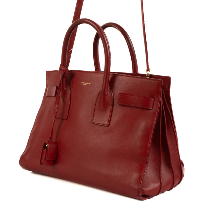 Saint Laurent Red Sac De Jour Small Handbag for the best price at Labellov secondhand luxury in Antwerp. Buy, sell and love your bags bought at Labellov. Worldwide shipping.