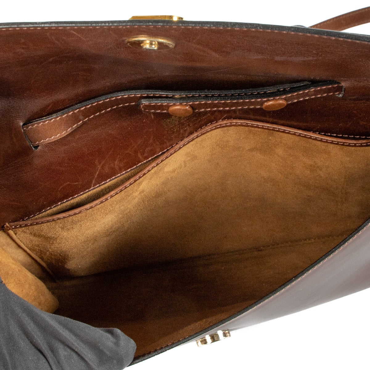 Delvaux Brown Leather Vintage D Shoulder Bag for the best price at Labellov secondhand luxury in Antwerp. Buy, sell and love your bags bought at Labellov. Worldwide shipping.