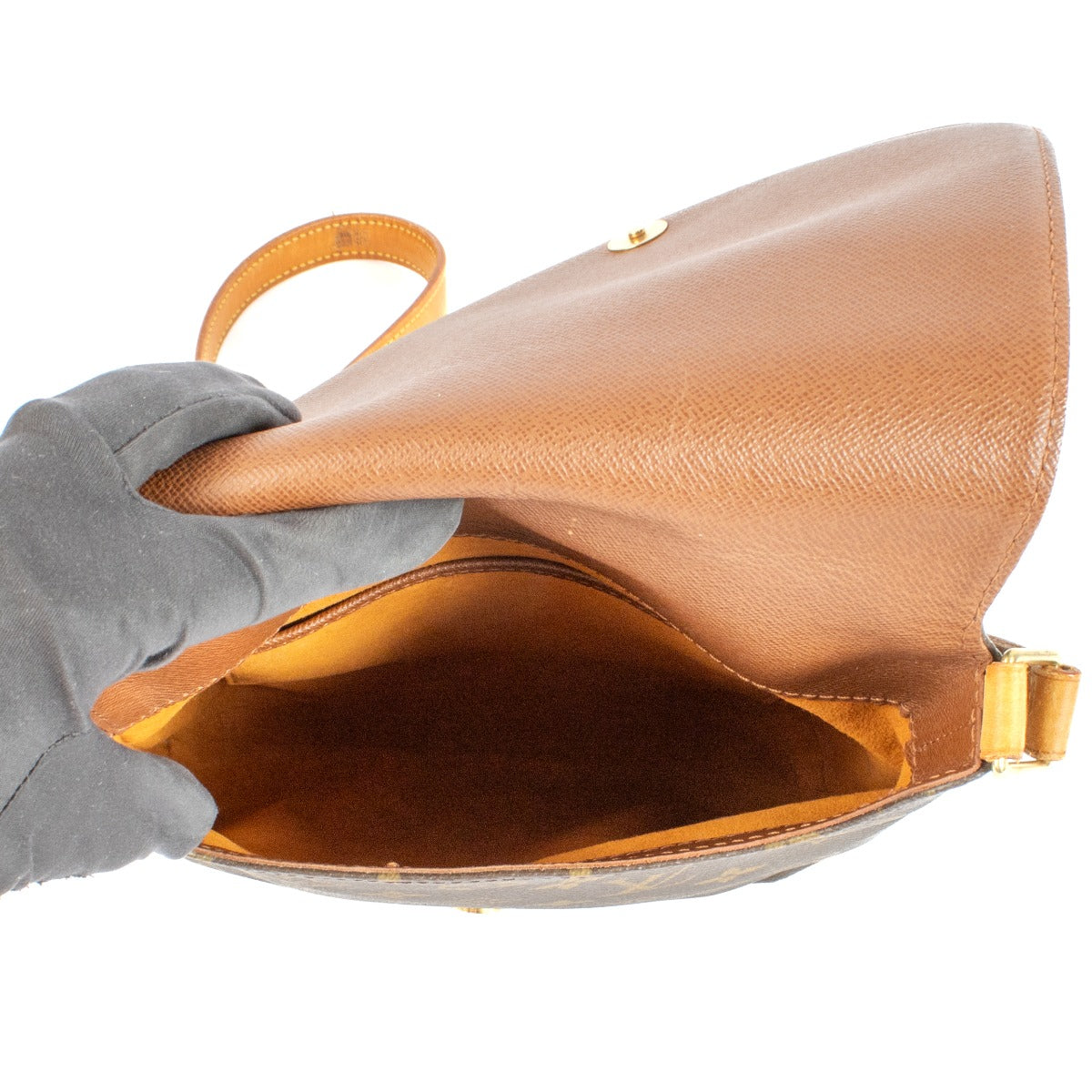 Shop safe online at Labellov in Antwerp, Brussels and Knokke this 100% authentic second hand Louis Vuitton Monogram Canvas Salsa Musette PM Shoulder Bag