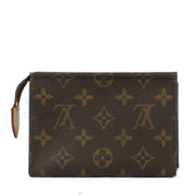 Shop safe online at Labellov in Antwerp, Brussels and Knokke this 100% authentic second hand Louis Vuitton Monogram Pochette Toilette 15