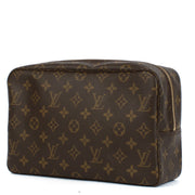 Shop safe online at Labellov in Antwerp, Brussels and Knokke this 100% authentic second hand Louis Vuitton Monogram Toilet Pouch GM