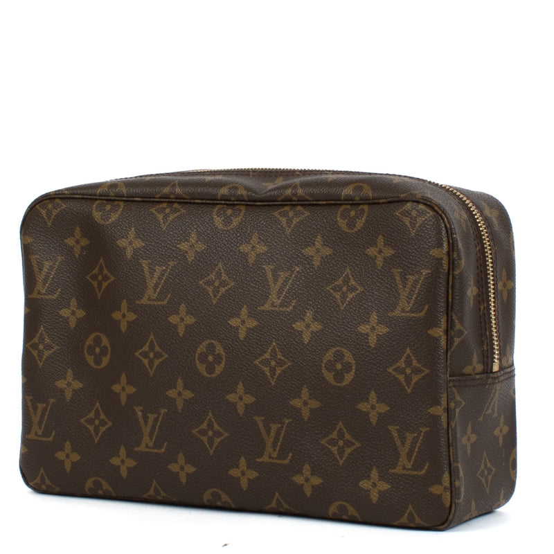 Shop safe online at Labellov in Antwerp, Brussels and Knokke this 100% authentic second hand Louis Vuitton Monogram Toilet Pouch GM