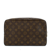 Shop safe online at Labellov in Antwerp, Brussels and Knokke this 100% authentic second hand Louis Vuitton Monogram Toilet Pouch GM