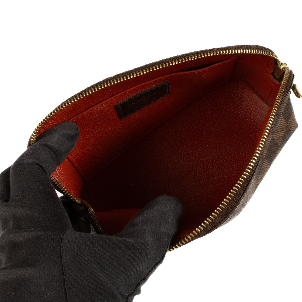 Shop safe online at Labellov in Antwerp, Brussels and Knokke this 100% authentic second hand Louis Vuitton Damier Ebene Cosmetic Pouch Bag