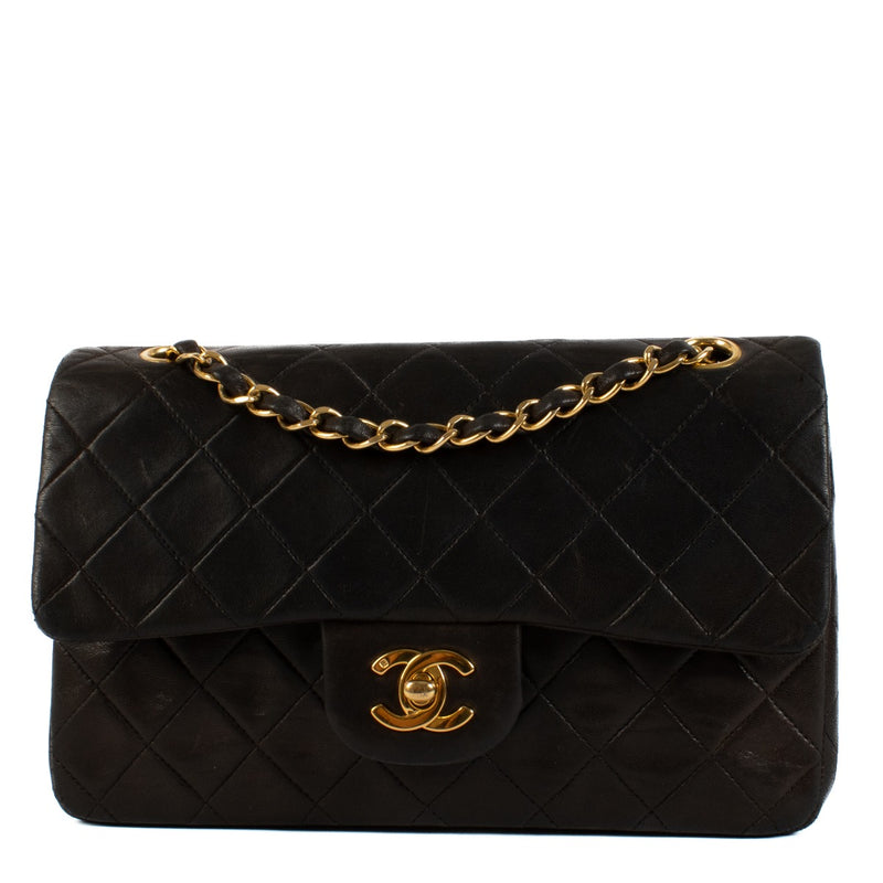Shop safe online at Labellov in Antwerp, Brussels and Knokke this 100% authentic second hand Chanel Black Lambskin Small Classic Flap Bag
