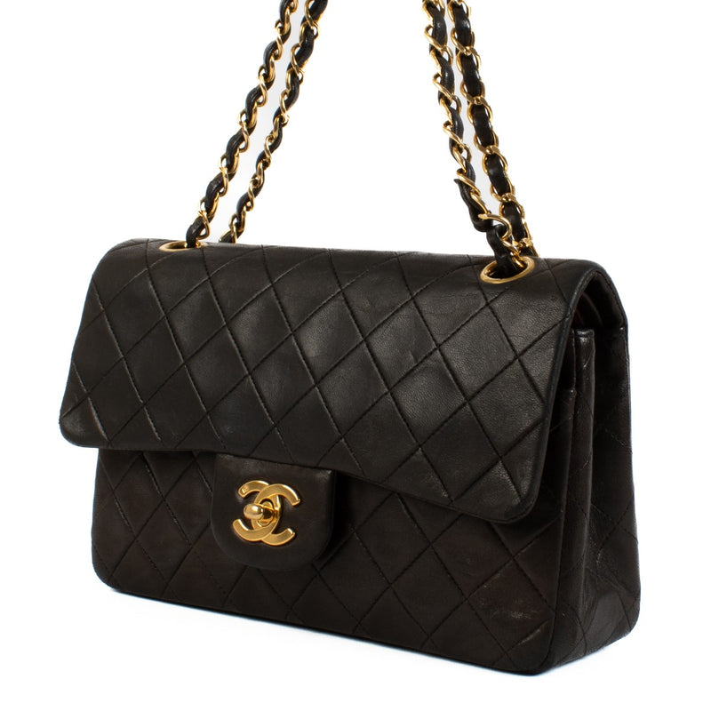 Shop safe online at Labellov in Antwerp, Brussels and Knokke this 100% authentic second hand Chanel Black Lambskin Small Classic Flap Bag