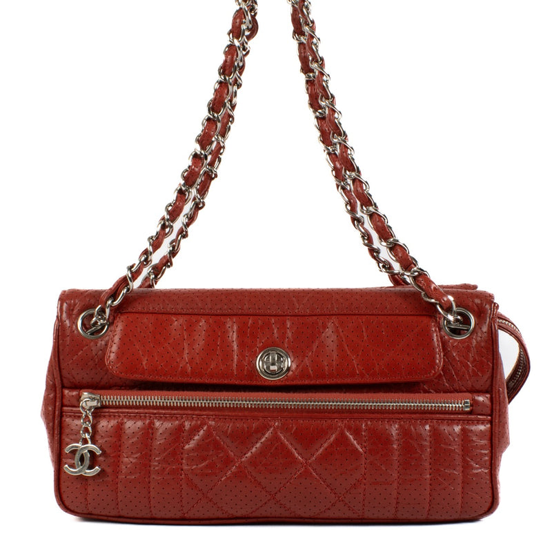 Shop safe online at Labellov in Antwerp, Brussels and Knokke this 100% authentic second hand Chanel Red Perforated Leather 50s Shoulder Bag