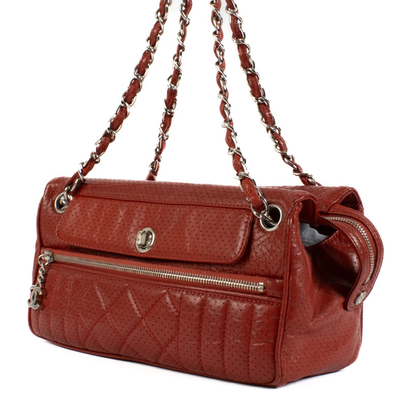 Shop safe online at Labellov in Antwerp, Brussels and Knokke this 100% authentic second hand Chanel Red Perforated Leather 50s Shoulder Bag
