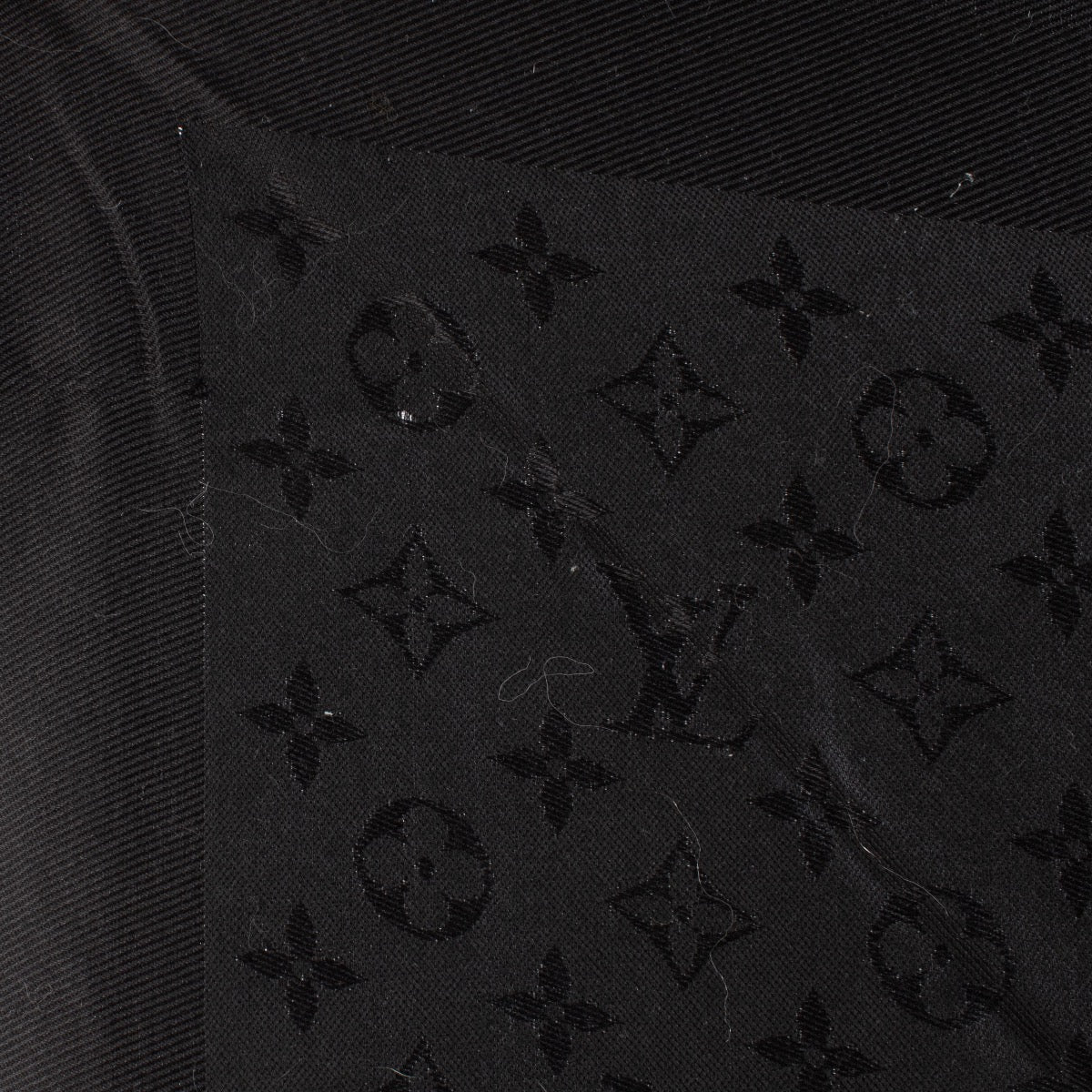 shop 100% authentic second hand Louis Vuitton Black Monogram Scarf on Labellov.com