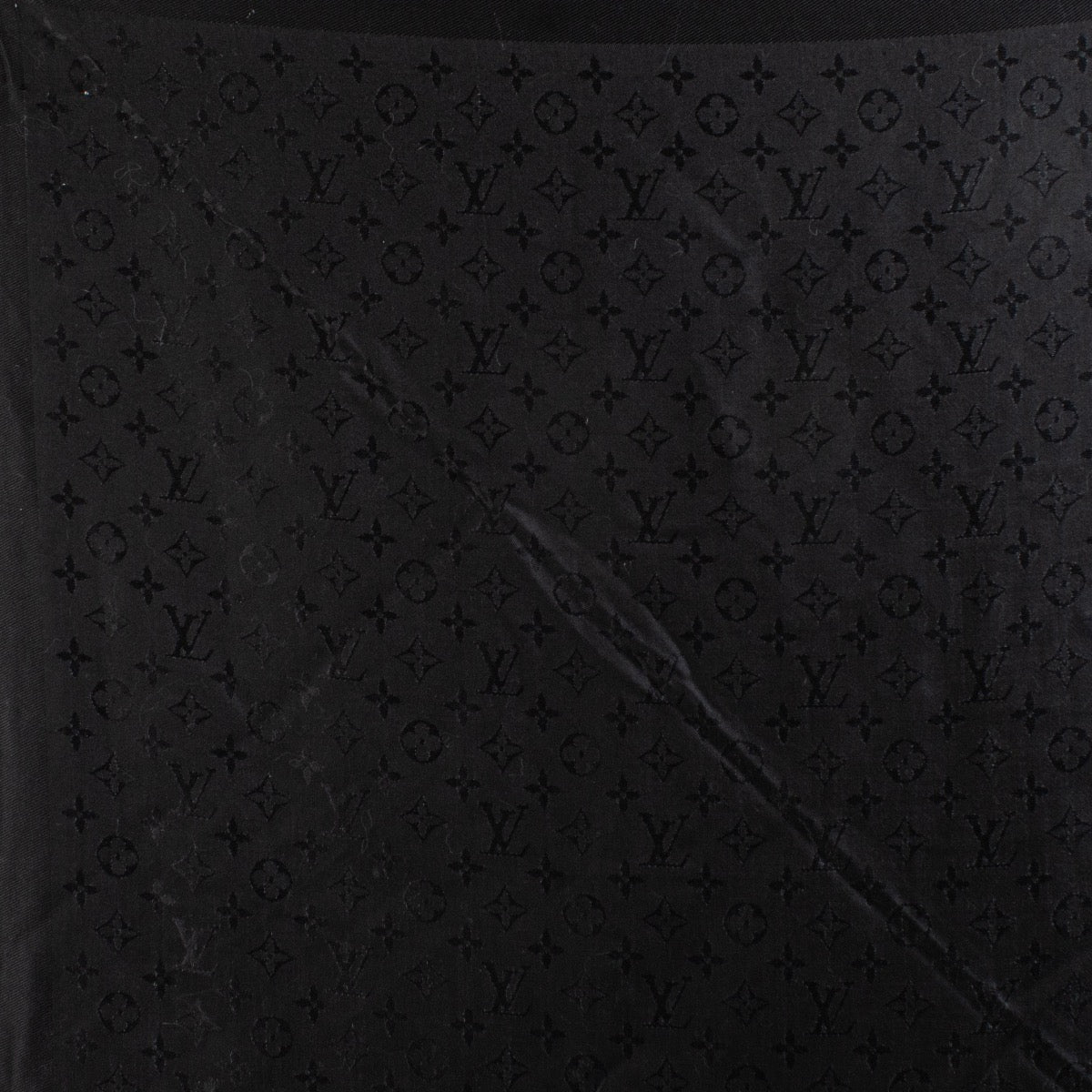 shop 100% authentic second hand Louis Vuitton Black Monogram Scarf on Labellov.com