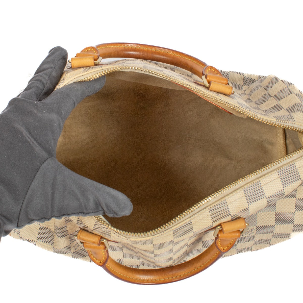 Shop safe online at Labellov in Antwerp, Brussels and Knokke this 100% authentic second hand Louis Vuitton Beige Damier Azur Speedy 30 Top Handle Bag
